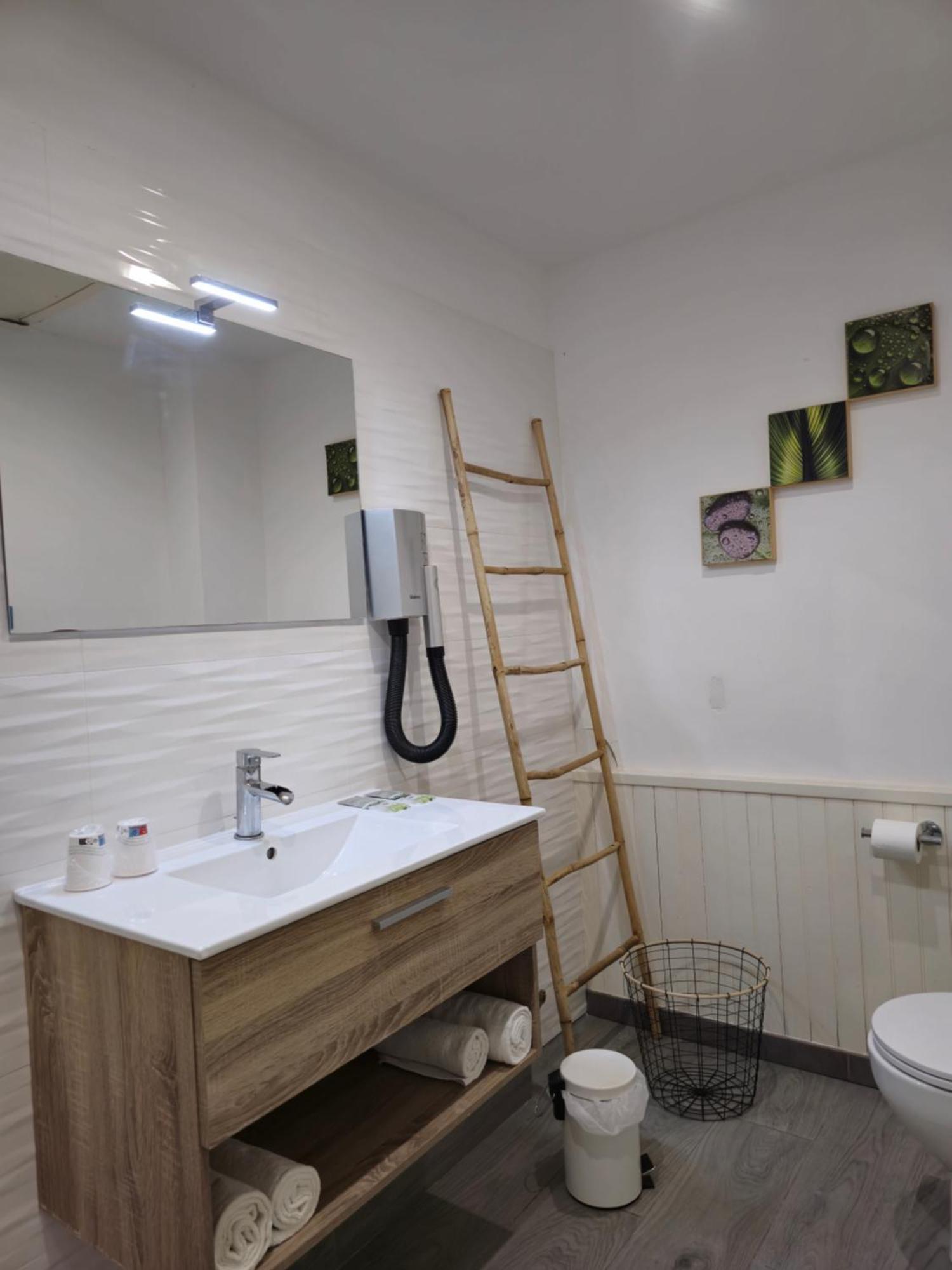 Hotel L'Alsace-Gare Sncf Narbonne Pokoj fotografie