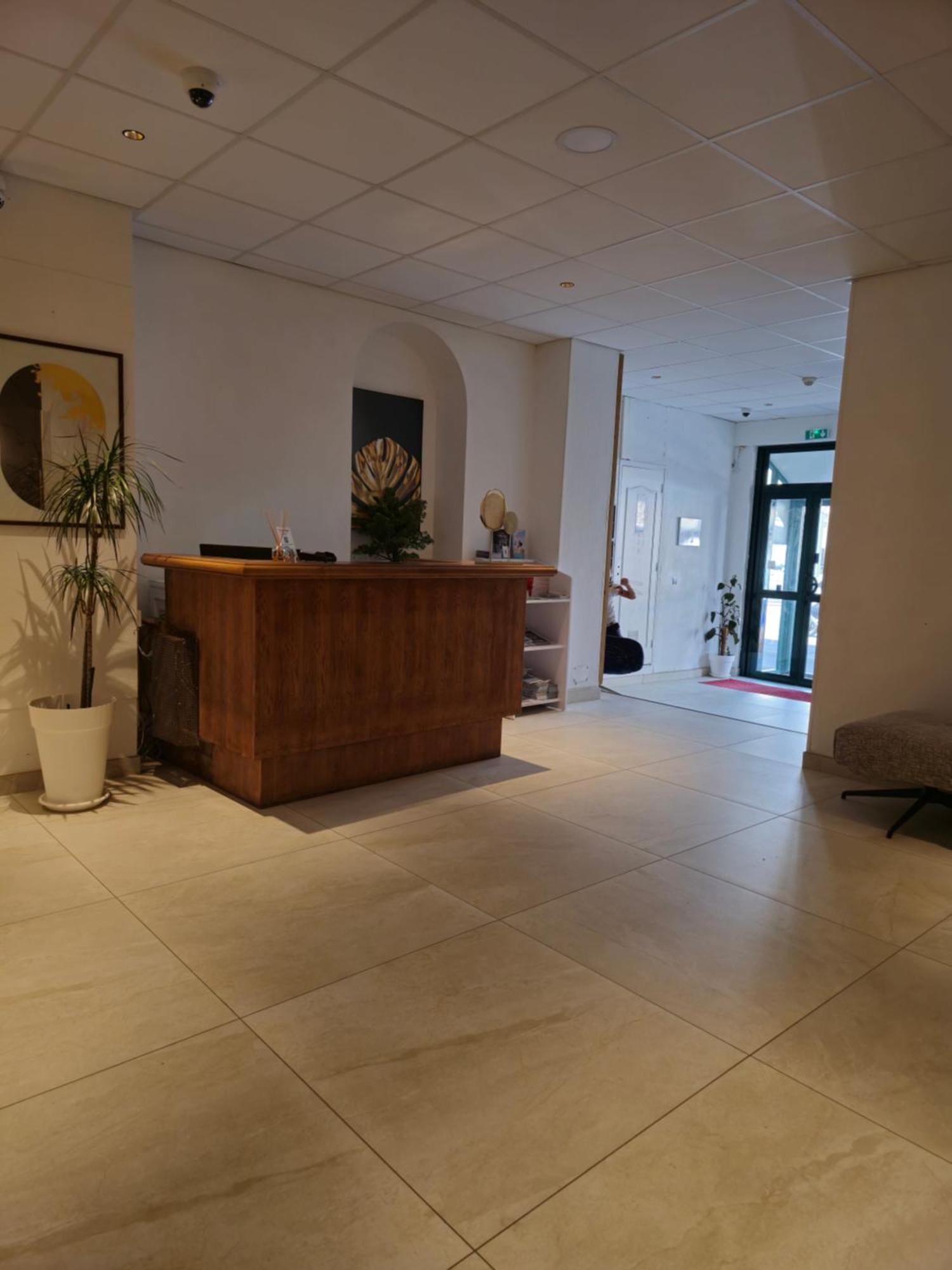 Hotel L'Alsace-Gare Sncf Narbonne Exteriér fotografie